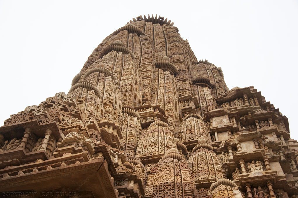 Shikara of the Lakshmana temple, Khajuraho (Madhya Pradesh). [© R.V. Bulck]